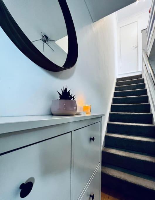 فيلا Entire Modern House In Tamworth - 2 Double Beds + Free Parking المظهر الخارجي الصورة