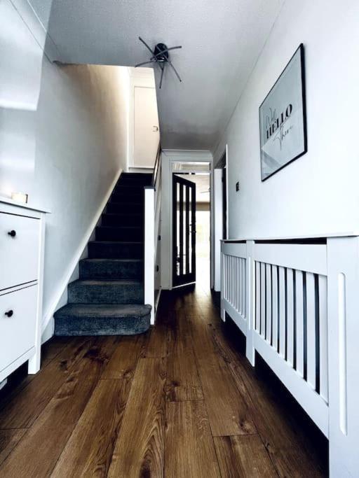 فيلا Entire Modern House In Tamworth - 2 Double Beds + Free Parking المظهر الخارجي الصورة