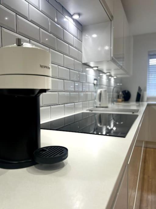 فيلا Entire Modern House In Tamworth - 2 Double Beds + Free Parking المظهر الخارجي الصورة